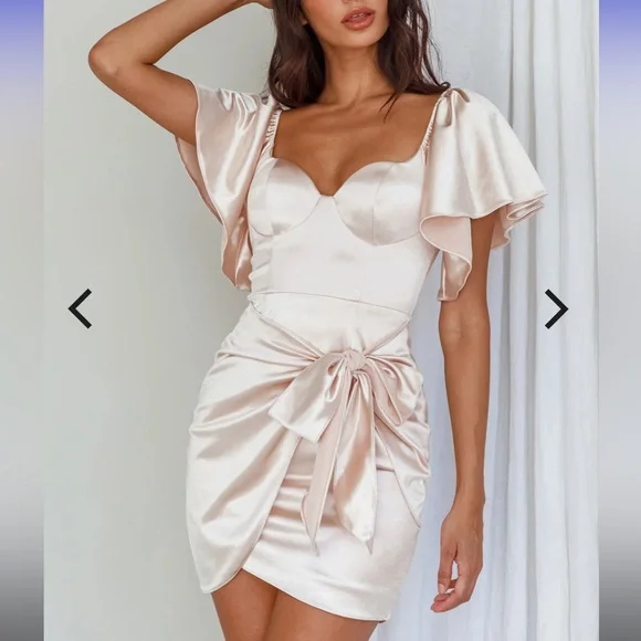 Selfie Leslie Aphrodite Molded Bust Angel Sleeve Wrap Dress Cream NEW Size Small - Picture 5 of 12